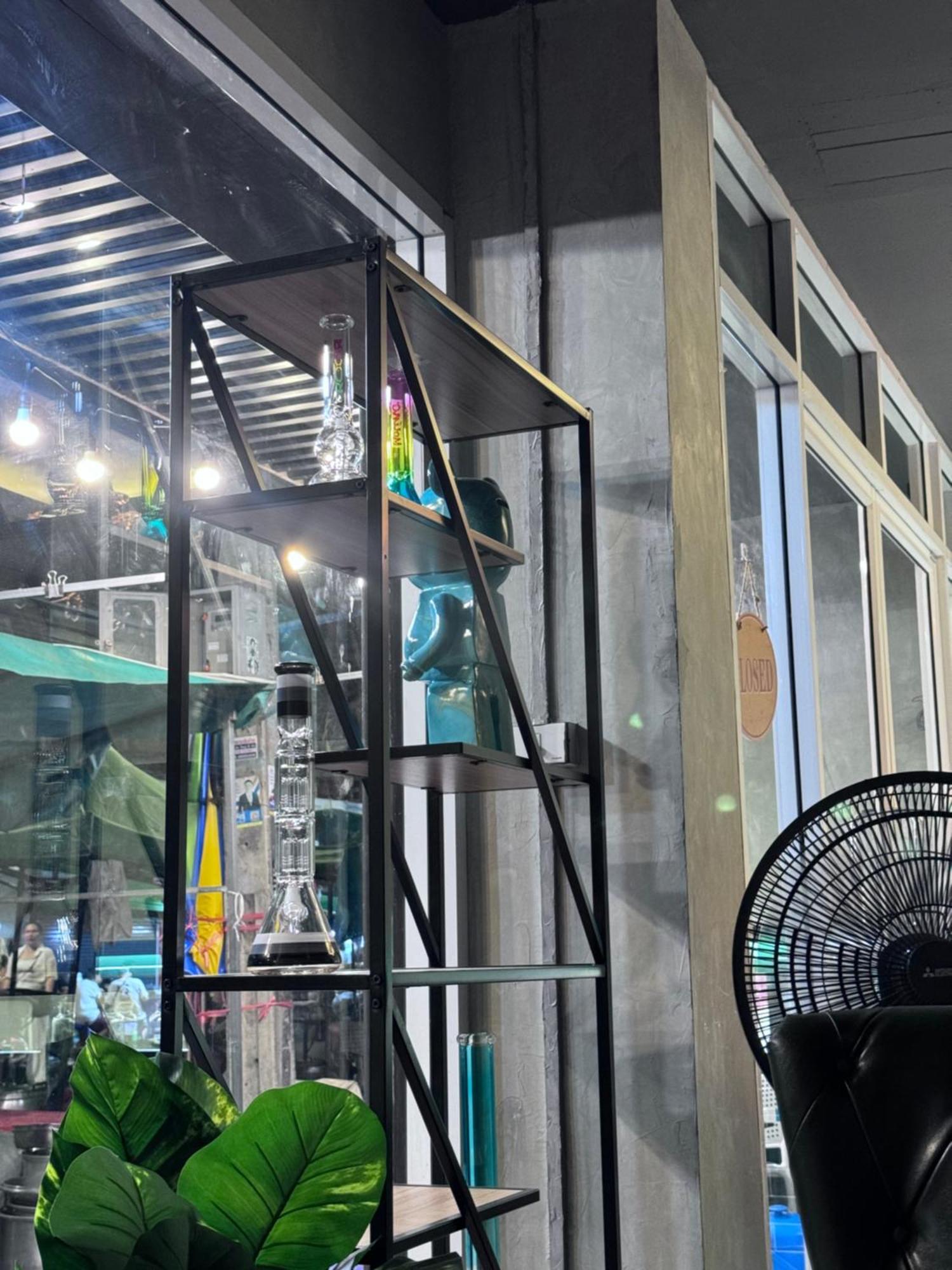 Bud Brew Beyond Dispensary And Hotel Bangkok Exterior photo