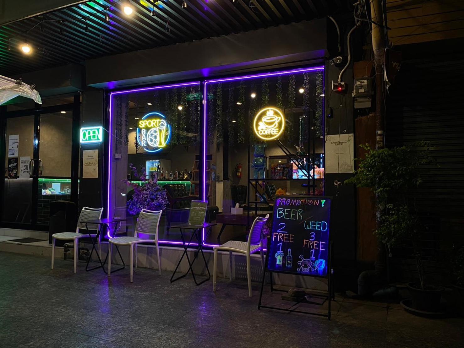 Bud Brew Beyond Dispensary And Hotel Bangkok Exterior photo