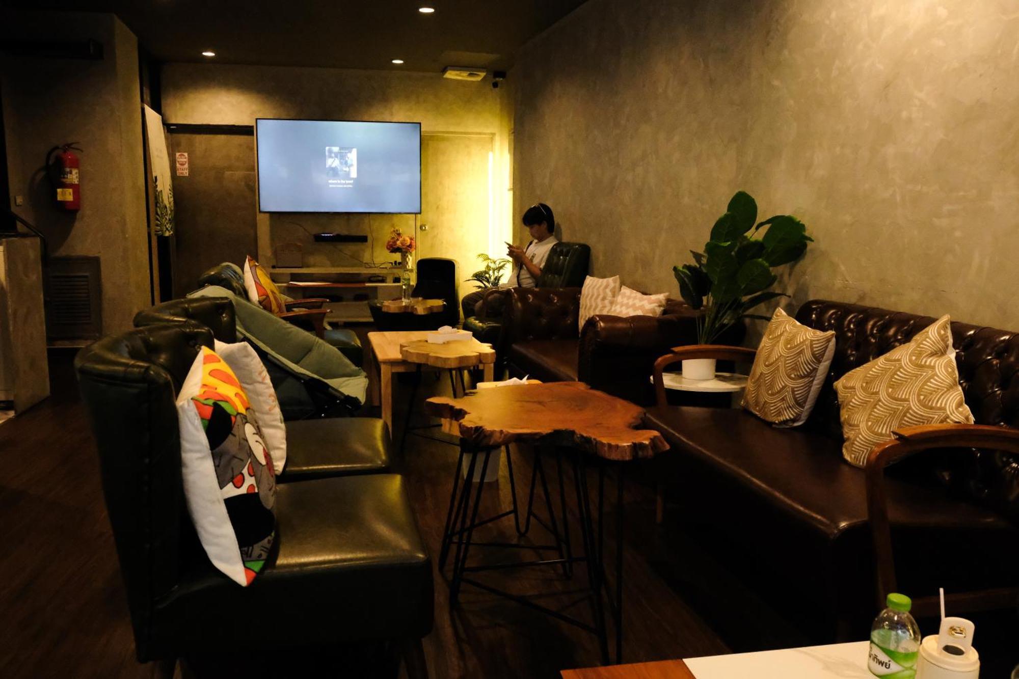 Bud Brew Beyond Dispensary And Hotel Bangkok Exterior photo